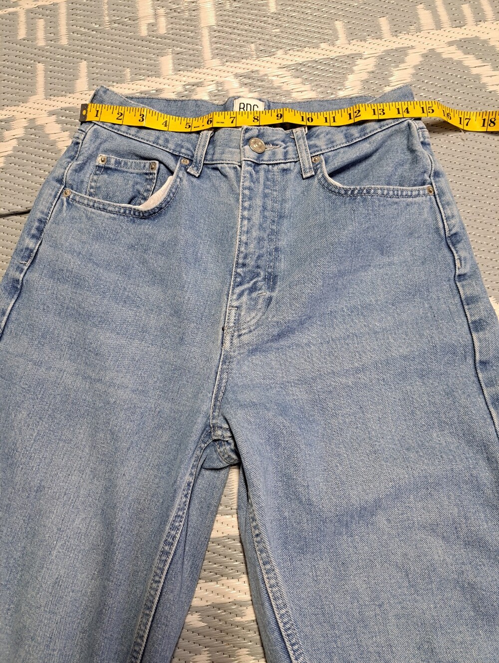 Urban Outfitters BDG Petite High-Waisted Baggy Jean — Light Wash - Picture 9 of 12
